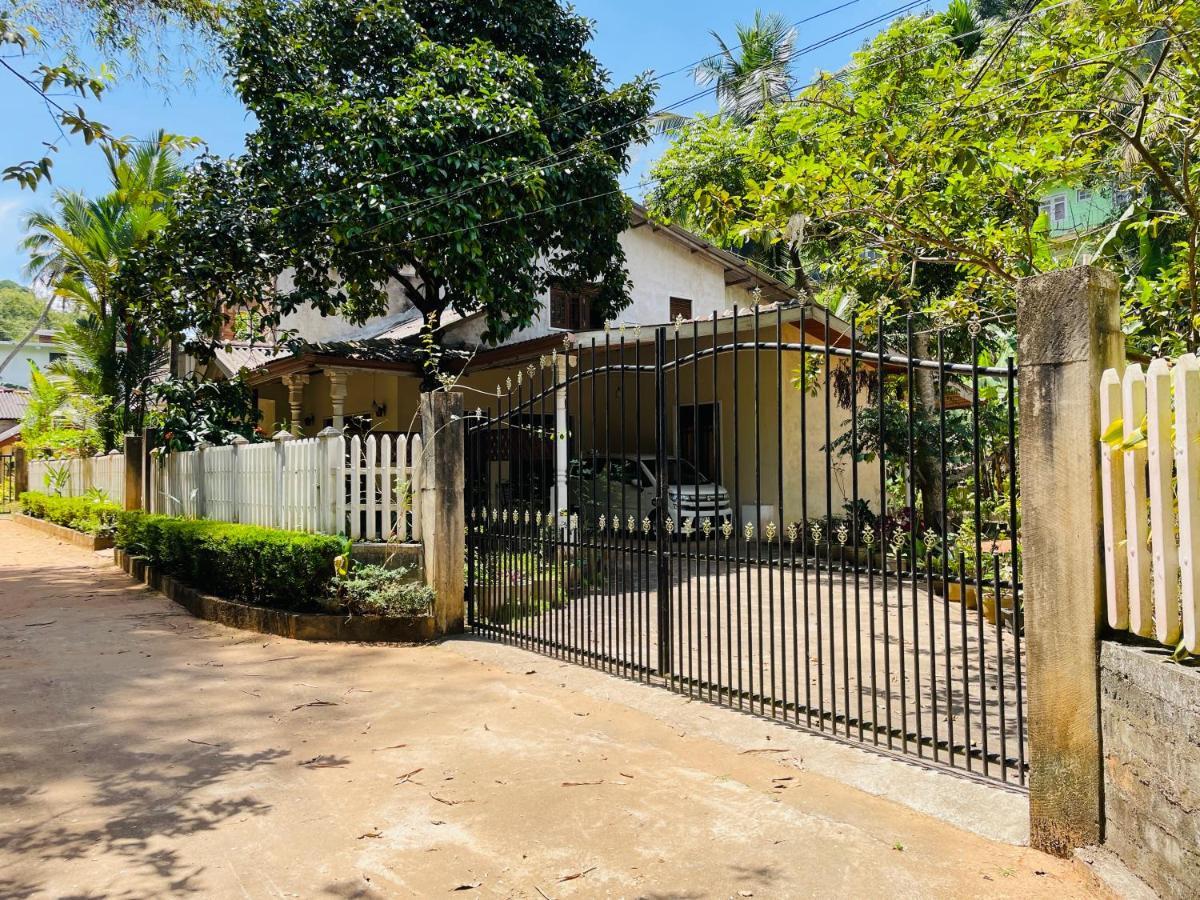 Unique Villa Kandy Bagian luar foto